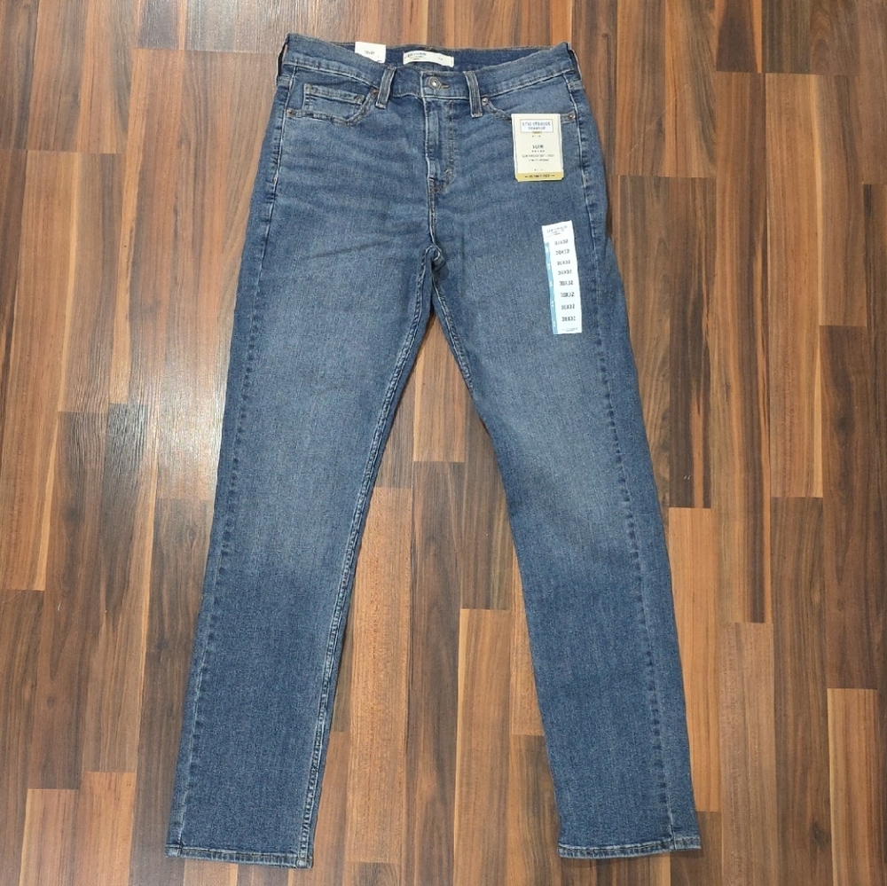NWT Men's Signature Levi Jeans Slim Size 30x32 (Real 30x32)